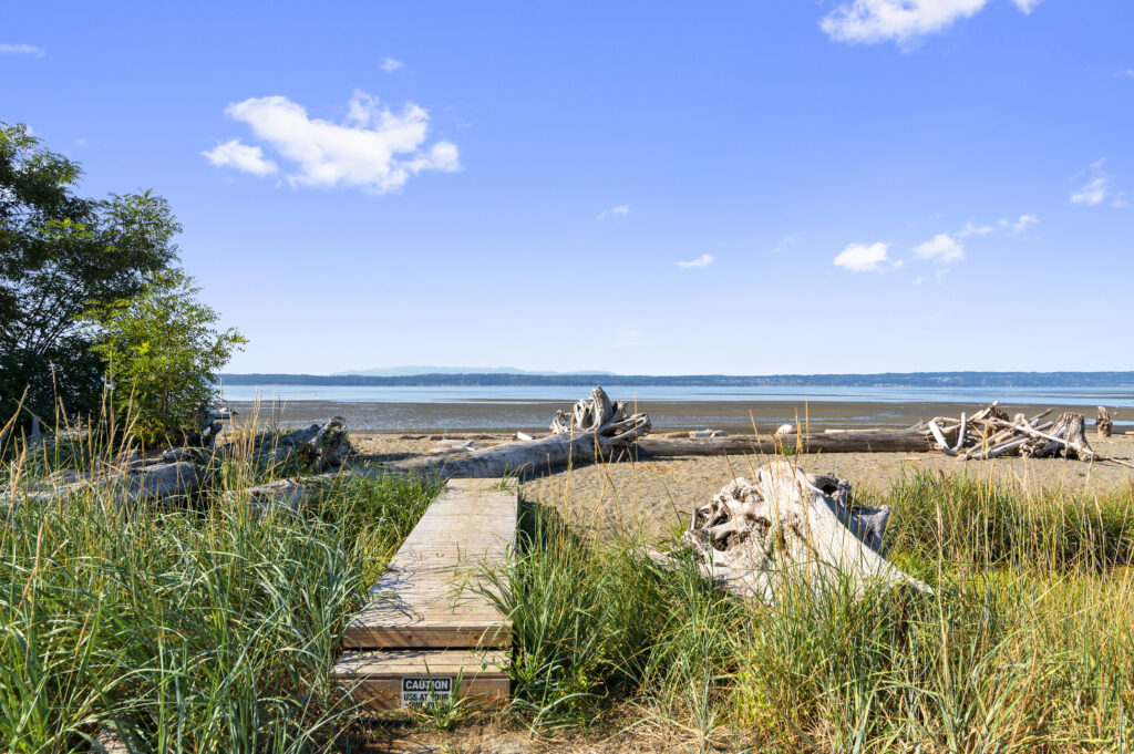 A picture of a trail leading to one of the beaches in the Warm Beach area. 