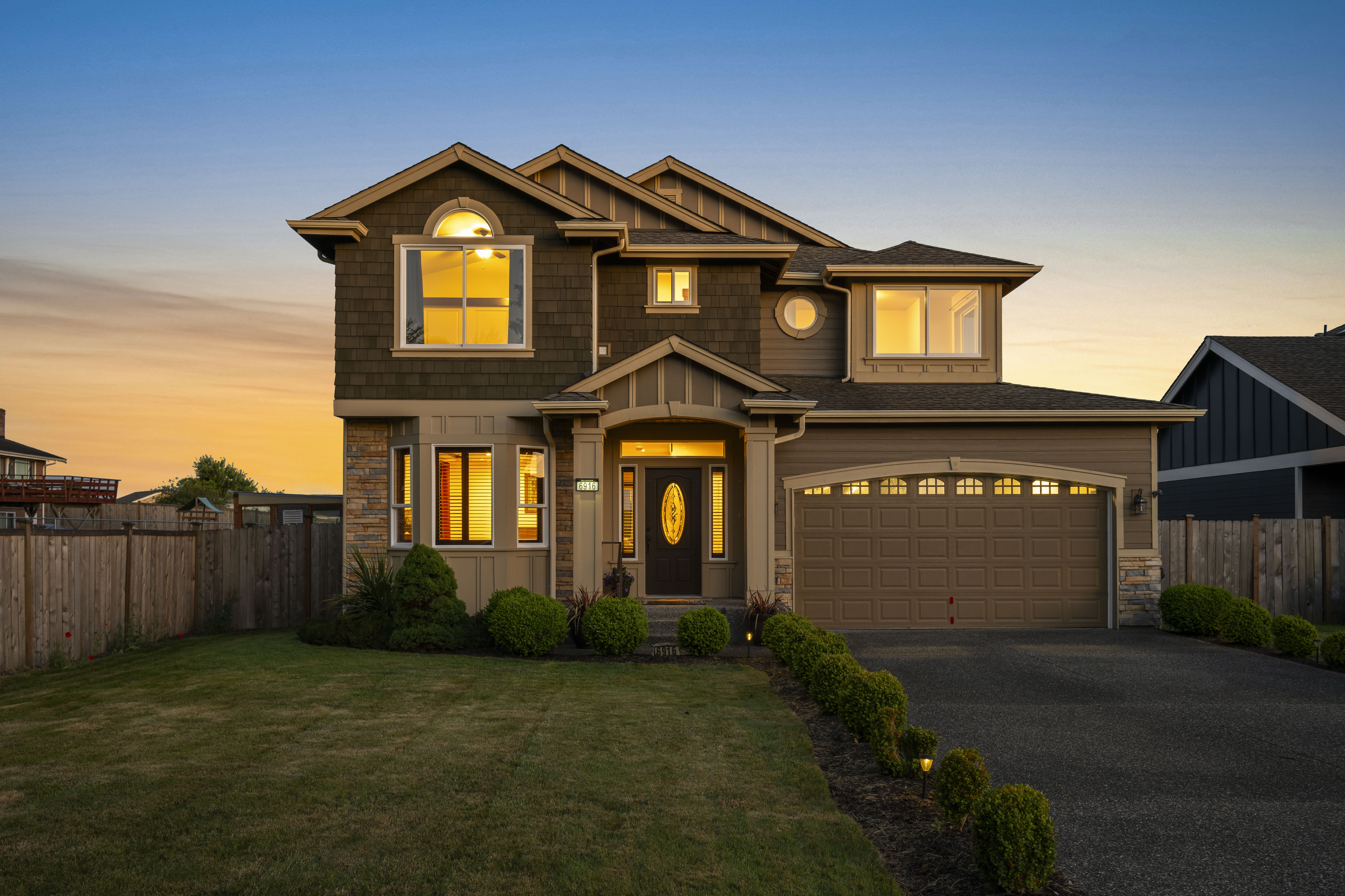 Custom home at 6916 37th Place NE in The Plateau at Sunnyside, Marysville WA